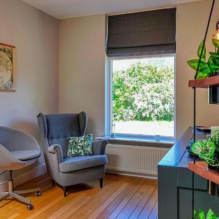 Gorgeous Home In Scharendijke With Kitchen Kültér fotó