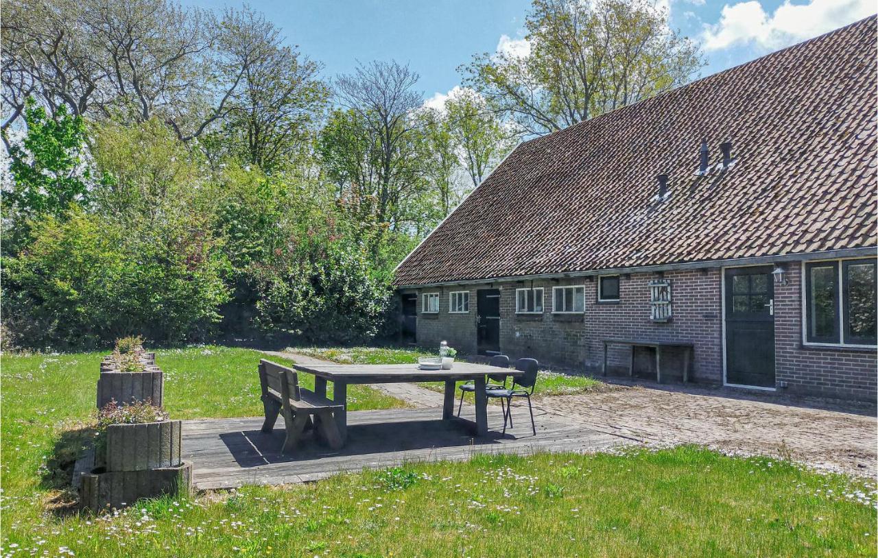 Gorgeous Home In Scharendijke With Kitchen Kültér fotó