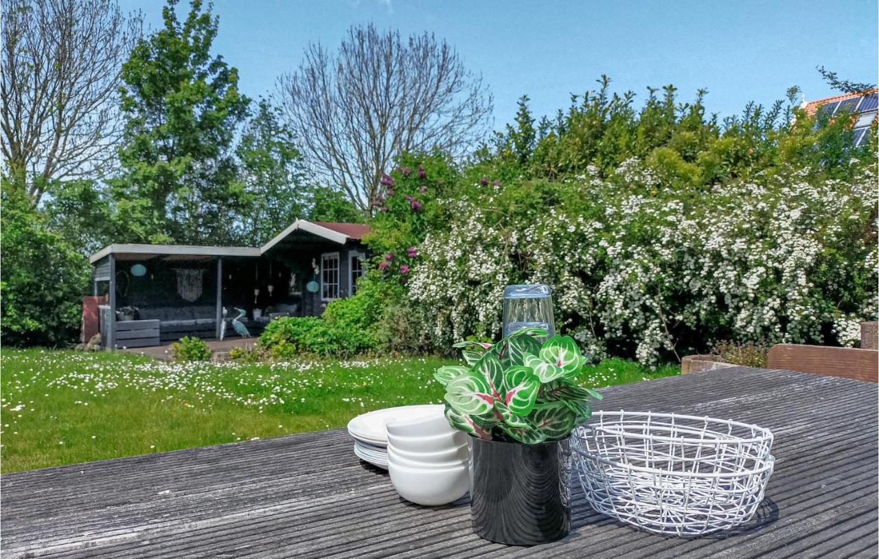 Gorgeous Home In Scharendijke With Kitchen Kültér fotó